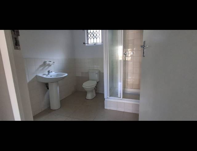 4 BEDROOM FREEHOLD TO LET IN GROVE END